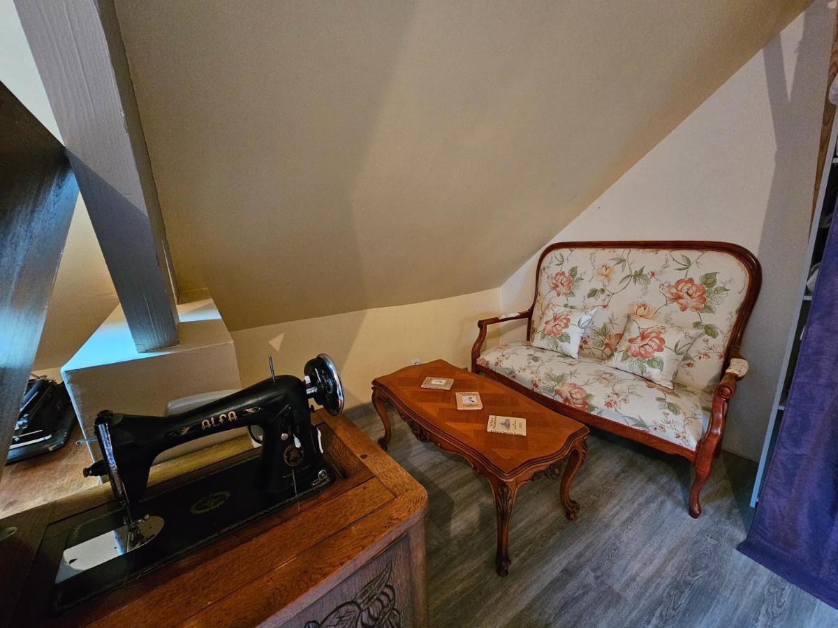 Comme A La Maison Monnaie Extérieur photo
